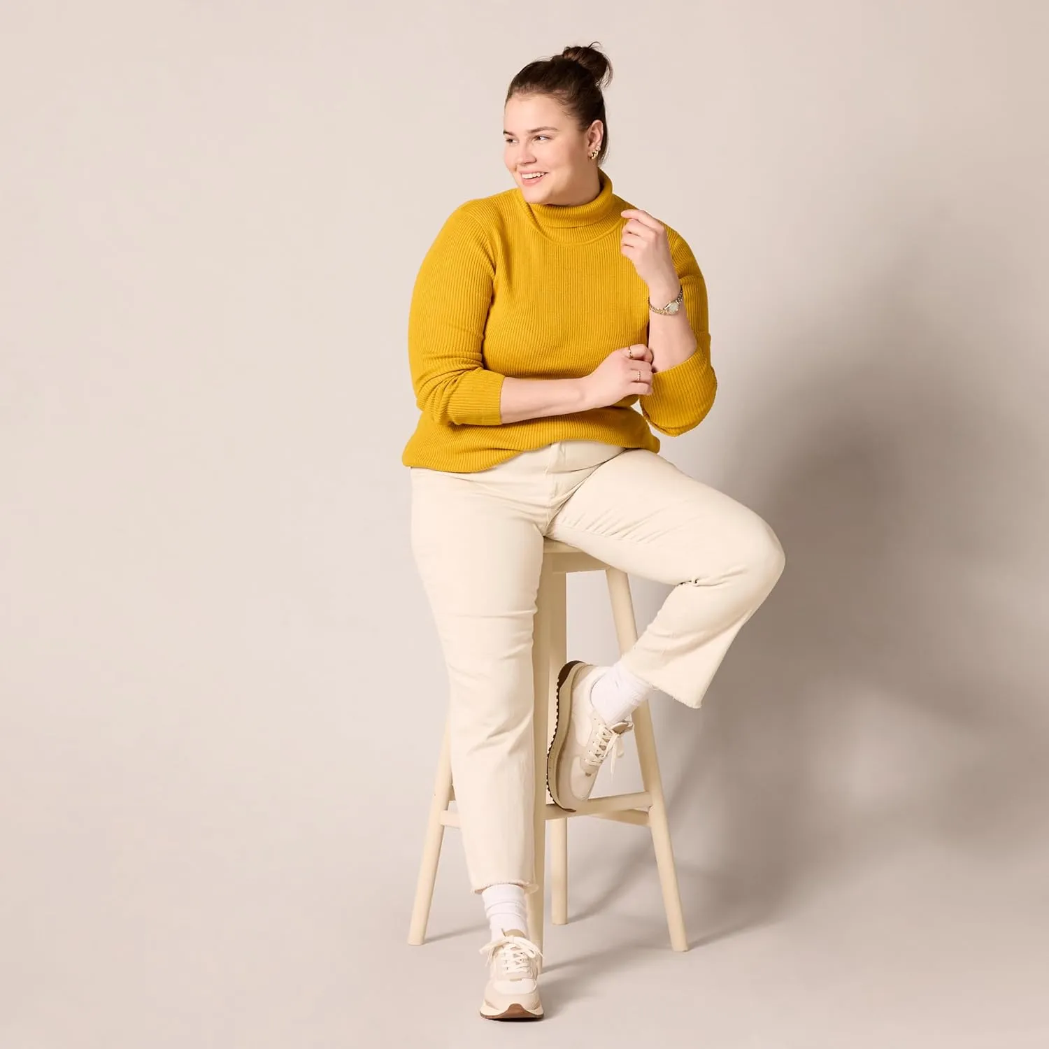 Amazon Essentials Women's Slim-Fit Lightweight Long-Sleeve Turtleneck Sweater