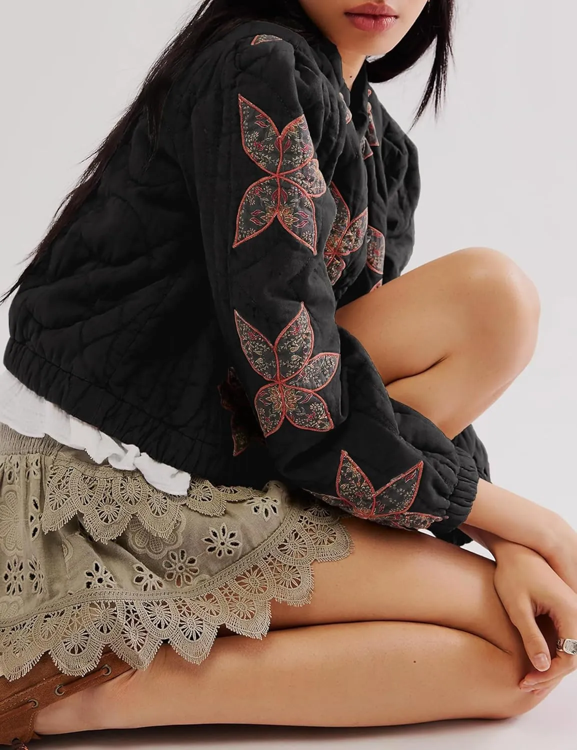 Womens Floral Quilted Puffer Jacket Lightweight Cropped Embroidered Button Down Jacket Padded Coats with Pockets